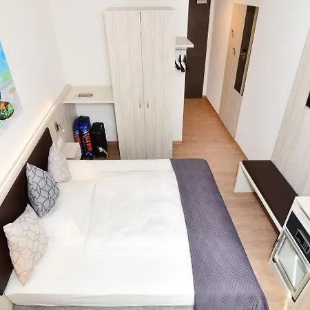 Huerner Hotel 3*